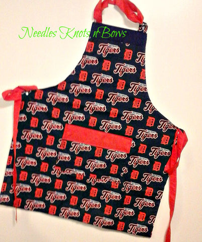 Detroit Tigers baseball apron with pockets.  Plus sizes aprons