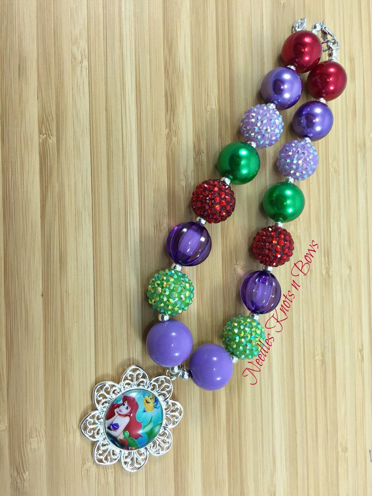 Snow White Chunky Bead Bubblegum Necklace, Disney Princess Necklace, G –  Needles Knots n Bows