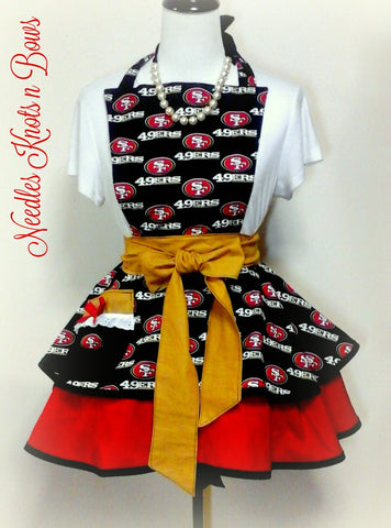 Women’s San Francisco 49ers flirty style apron with pocket.