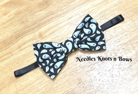 Ghosts on Black Halloween Pre Tied Bow Tie