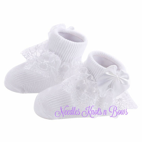 White lace ankle socks with bows for baby girls and toddlers. 
