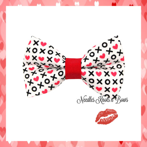 XOXO Valentine's Day Hugs & Kisses Bow Tie